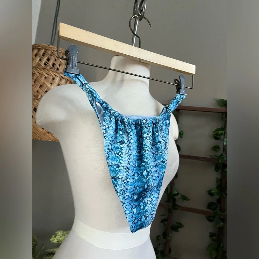 Frankies Bikinis 2 Pc Set Lulu Top and Kenz Bottom